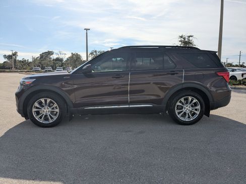 Used 2020 Ford Explorer XLT w/ Equipment Group 202A image 8