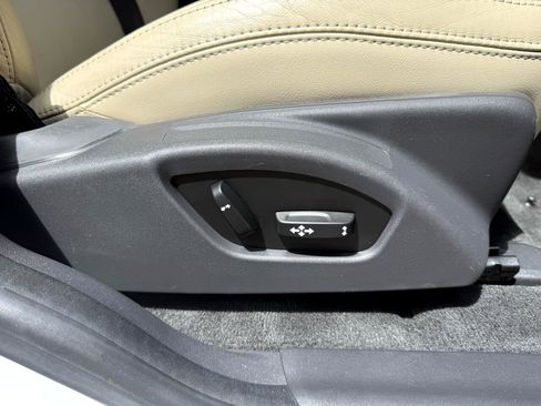 Used 2011 Volvo XC60 T6 R-Design w/ Convenience Pkg image 22