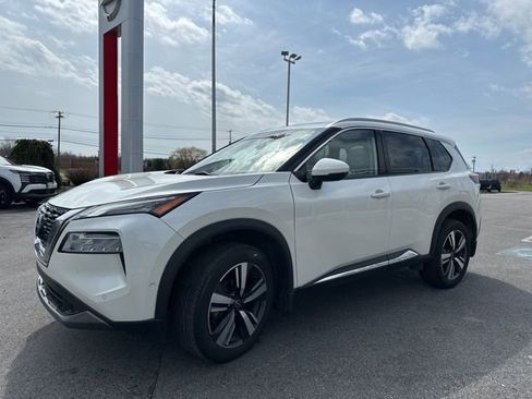 Used 2023 Nissan Rogue SL w/ SL Premium Package image 3