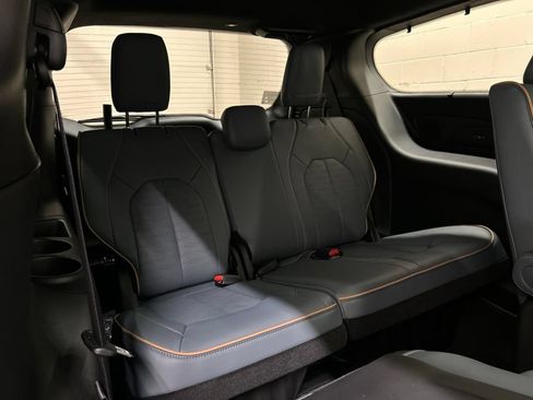 New 2027 Chrysler Pacifica Pinnacle w/ Theater Group AWD/4WD image 12