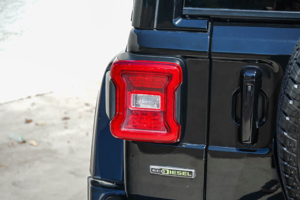 Used 2022 Jeep Wrangler Unlimited Sahara AWD/4WD image 7