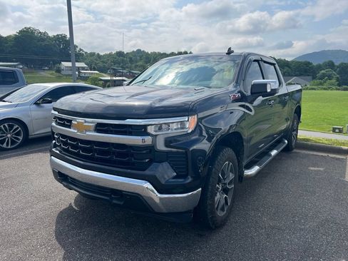 Used 2022 Chevrolet Silverado 1500 LT AWD/4WD image 1