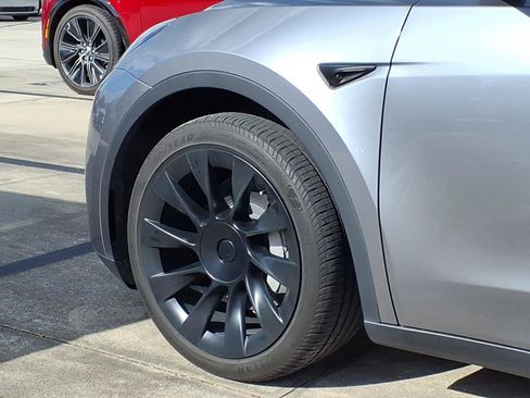 Used 2024 Tesla Model Y Long Range AWD/4WD image 14