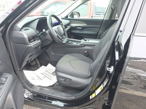 New 2026 Toyota Grand Highlander LE image 8