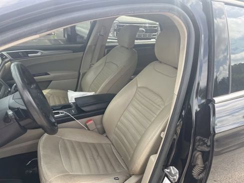 Used 2019 Ford Fusion SE FWD image 15