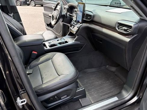 Certified 2022 Ford Explorer Limited w/ Limited Technology Package AWD/4WD image 39