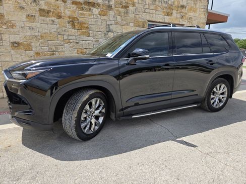 Used 2026 Toyota Grand Highlander LE image 2