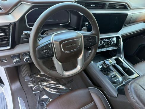 Used 2023 GMC Sierra 1500 Denali RWD image 4