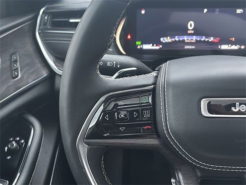 Used 2024 Jeep Grand Cherokee Overland image 20