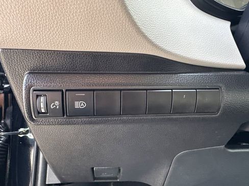 Certified 2025 Toyota Corolla LE image 28