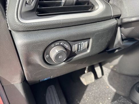 New 2026 Chrysler Pacifica Select w/ S Appearance Package FWD image 22