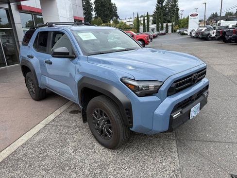Used 2025 Toyota 4Runner SR5 AWD/4WD image 8