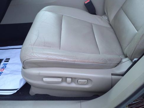 Used 2010 Honda Pilot Touring image 11