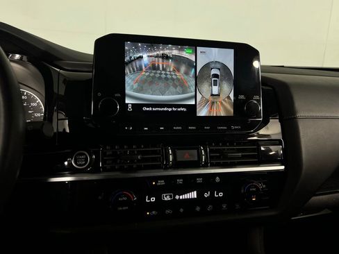 Used 2023 Nissan Pathfinder SL image 19