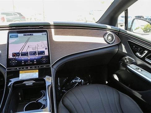 Used 2023 Mercedes-Benz EQE 500 4MATIC Sedan image 15