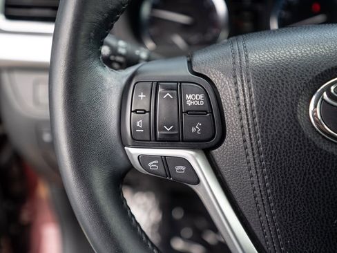 Used 2016 Toyota Highlander Limited image 16