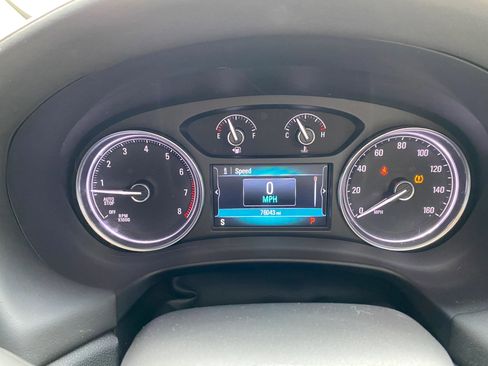 Used 2018 Buick Enclave Essence image 19