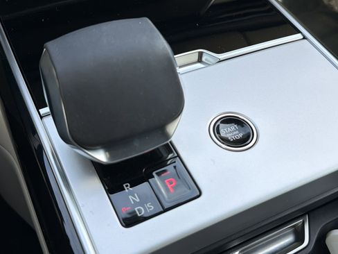 New 2026 Land Rover Range Rover Long Wheelbase SE image 23