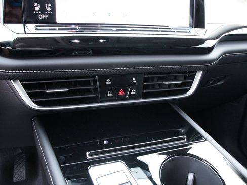 Certified 2026 Volkswagen Atlas SE FWD image 17