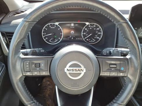 Used 2021 Nissan Rogue SL w/ Premium Package image 16