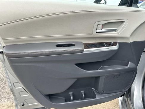 Used 2024 Toyota Sienna XLE image 17