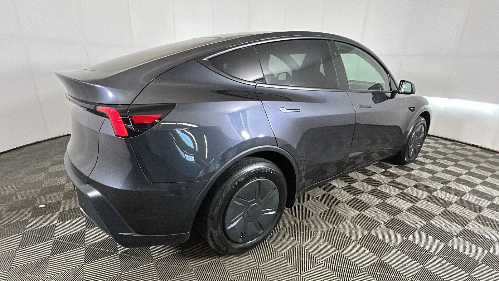 Used 2026 Tesla Model Y 2WD image 2