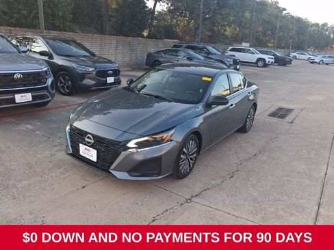 Used 2025 Nissan Altima 2.5 SV FWD image 1