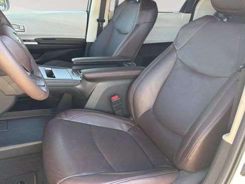 Used 2024 Toyota Sienna Platinum AWD/4WD image 23