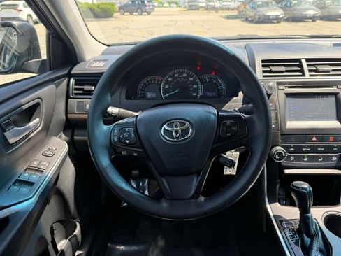 Used 2015 Toyota Camry LE FWD image 12