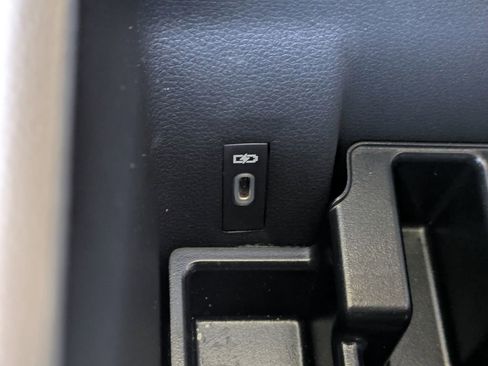 Used 2023 Volkswagen Atlas SE image 31