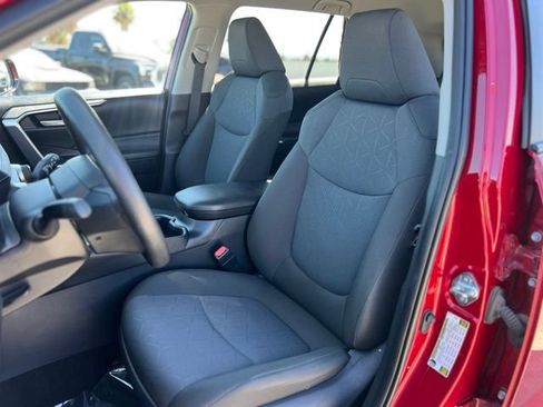 Used 2025 Toyota RAV4 XLE FWD image 15