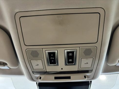 Used 2017 Jaguar XE Premium RWD image 37