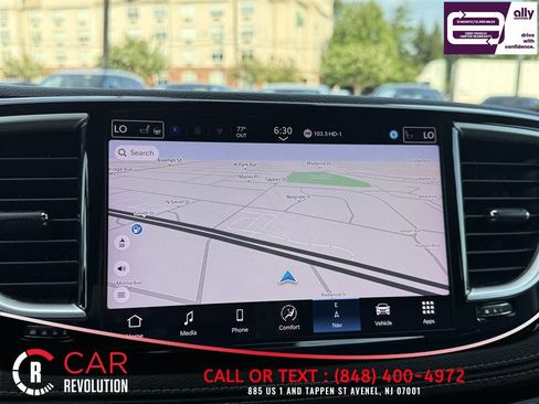 Used 2024 Chrysler Pacifica Limited FWD image 22