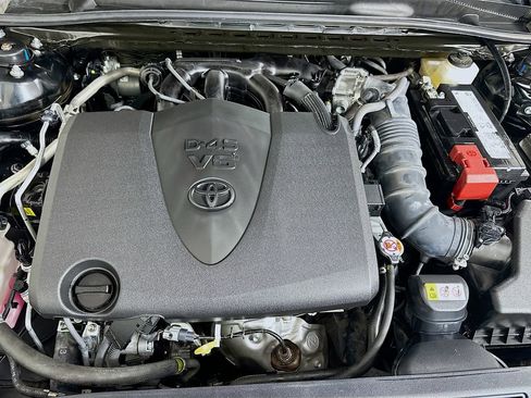 Used 2024 Toyota Camry XSE w/ Navigation Package image 31