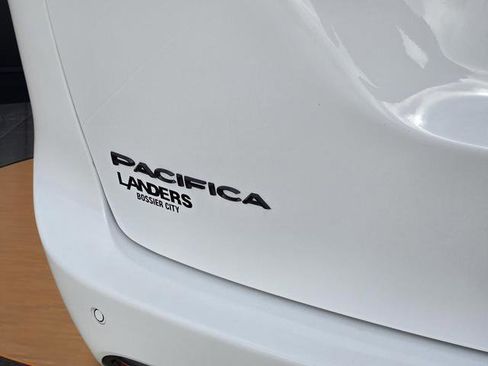 New 2026 Chrysler Pacifica Select image 5