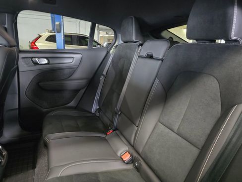 Certified 2023 Volvo C40 P8 Recharge Ultimate w/ Protection Package Premier image 17