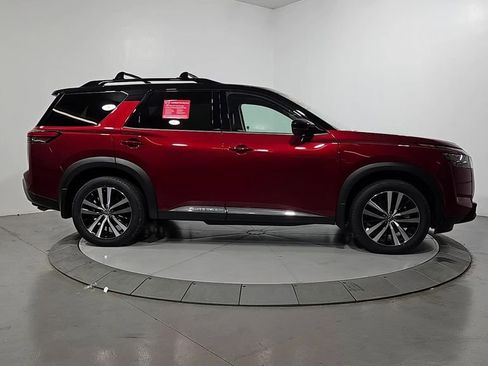 Certified 2025 Nissan Pathfinder Platinum w/ Cargo Package image 8