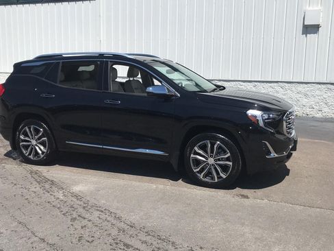 Used 2018 GMC Terrain Denali w/ Comfort Package AWD/4WD image 3