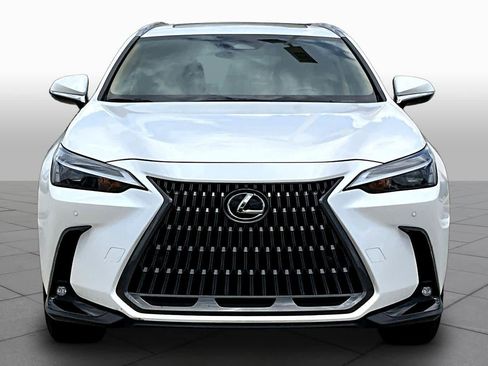 Used 2025 Lexus NX 250 FWD w/ Towing Package (2000 Lbs) image 4