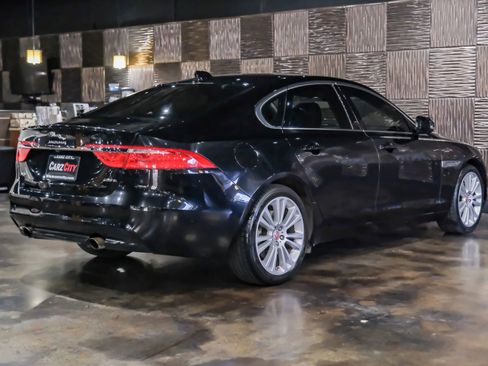Used 2020 Jaguar XF Prestige image 8