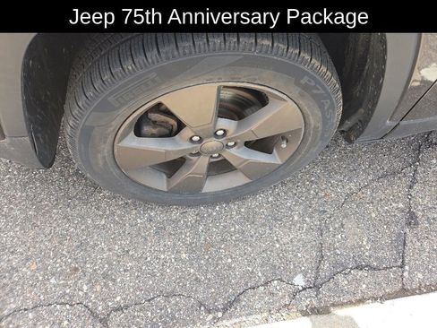 Used 2017 Jeep Cherokee Latitude FWD image 9