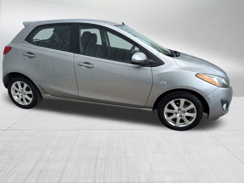 Used 2011 MAZDA MAZDA2 Touring FWD image 4