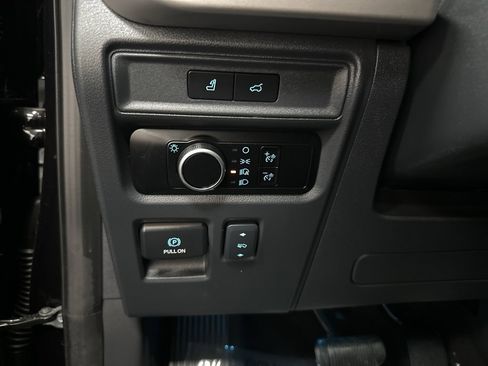 Used 2024 Ford Expedition XLT image 36