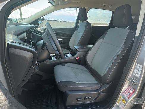 Used 2018 Ford Escape SE w/ SE Sync 3 Package FWD image 4
