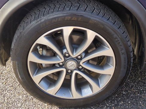 Used 2017 Nissan Juke SV image 10