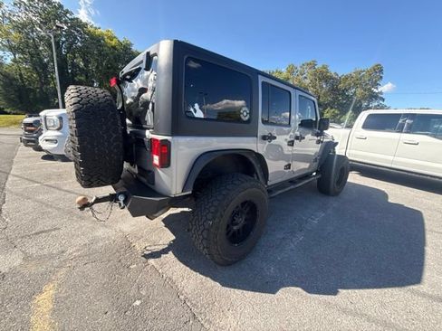 Used 2018 Jeep Wrangler Unlimited Sport S AWD/4WD image 3