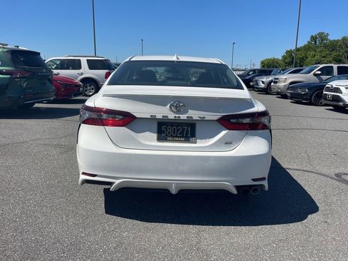 Used 2021 Toyota Camry SE w/ Cold Weather Package FWD image 4