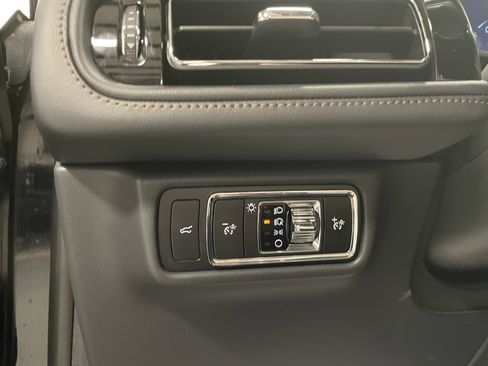 Used 2025 Lincoln Aviator AWD w/ Jet Appearance Package image 19