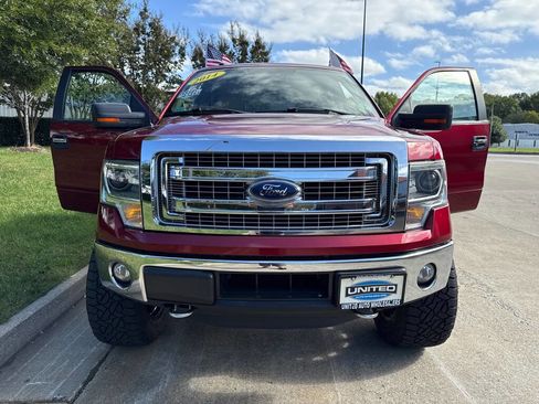 Used 2014 Ford F150 XLT w/ XLT Chrome Package image 8