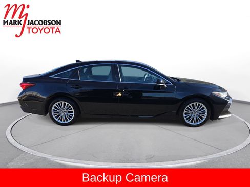 Used 2021 Toyota Avalon Limited image 6